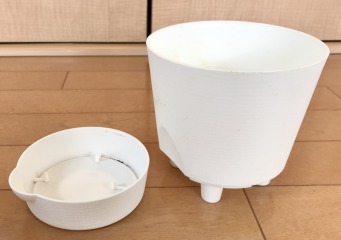 〈ダイソーの鉢2〉組み立て植木鉢(鉢皿一体型プラスチック鉢)